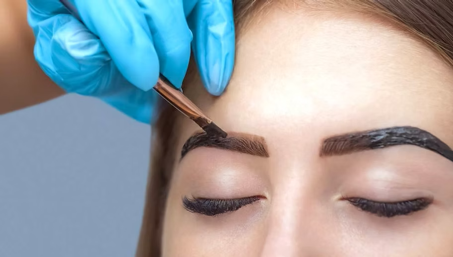 Natural henna tinting service